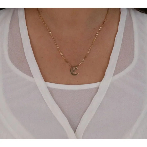 14k Yellow Gold Letter E Gothic Cursive E Necklace 18" Chain - Picture 3 of 9